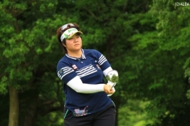 大会レコードタイで酒井美紀が首位に立った(撮影:ALBA)