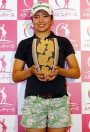 プロ大会を制した堀琴音<写真提供:LPGA>