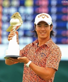 小田孔明とのプレーオフを制した石川遼が2年ぶりとなるツアー優勝を挙げた(撮影:米山聡明)