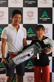 優勝者のクラブセットがプレゼントされた(撮影:ALBA)