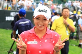 賞金女王へ、ボミがついに首位に!(撮影:ALBA)