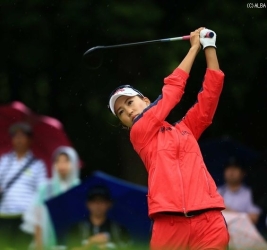 2位の上田桃子、3打差あるが逆転を狙い最終日に臨む(撮影:米山聡明)
