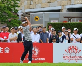 ホールアウトはできなかったが、7アンダー暫定2位タイまで急浮上した藤田寛之(撮影:ALBA)