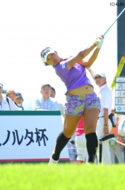 鈴木愛、難コースをノーボギーでラウンドし単独首位!(撮影:ALBA)