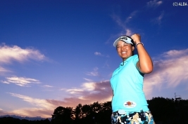 20歳の鈴木愛、大会最年少優勝を更新(撮影:岩本芳弘)