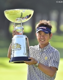 大逆転で今季3勝目を挙げた藤田寛之!(撮影:上山敬太)