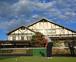 ラウンド後もパター練習に励む藤田寛之!勝って兜の緒を締める(撮影:米山聡明)