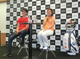 プロサイクリストの別府史之とトークショーを行った宮里美香(撮影:ALBA)