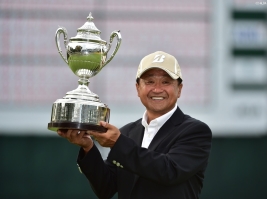 現職のPGA会長として初の「日本シニアオープン」制覇(撮影:岩井康博)
