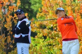 1打差2位につける横峯さくら!!(撮影:ALBA)