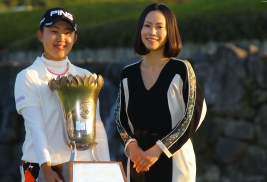 苦労人の前田陽子が初の栄冠!表彰式には女優の中谷美紀さんが登場!(撮影:ALBA)