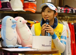 斉藤愛璃がマンシングウエアのトークショーに登場(撮影:ALBA)