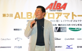 優勝インタビューで参加者を沸かす室田(撮影:福田文平)