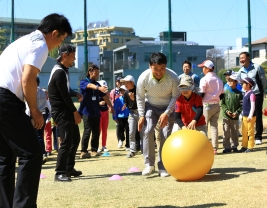 イベントの最後にはプロとジュニアが触れ合うアトラクション(撮影:福田文平)