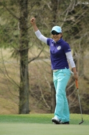 成田美寿々、圧巻の6連続バーディで単独首位に浮上!(撮影:ALBA)