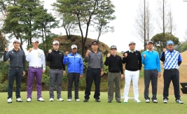 フォトセッションにのぞんだTEAM HONMAの9選手(撮影:前田俊二)