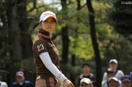 菊地絵里香、順調にスコアを伸ばし首位で後半へ!(撮影:ALBA)