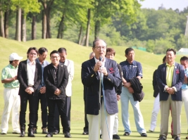 実行委員を代表して挨拶をする王貞治さん(撮影:ALBA)
