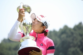 イ・ボミ、圧勝で今季初優勝!(撮影:ALBA)