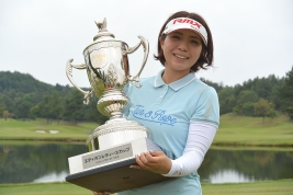 中村が逆転でステップ2勝目<提供:LPGA>
