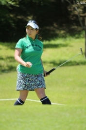 吉田弓美子が猛チャージで首位に浮上!2週連続Vなるか(写真は2日目)(撮影:ALBA)