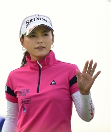 トータル1アンダーで予選通過を果たした横峯(撮影:上山敬太)