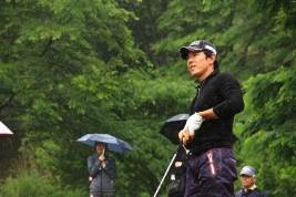 矢野東が2日連続の“66”で単独首位に!(撮影:ALBA)