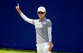 チェ・ナヨン、最終18番イーグルゲットでNo1ポーズ!(Photo by Sam Greenwood/Getty Images)