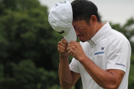 金子敬一、プロ初優勝に男泣き(写真提供:JGTO)