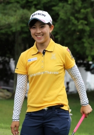 練習場で笑顔を見せる香妻琴乃(撮影:和田彭郎)