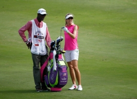 昨年ヨコハマタイヤLPGAクラシックのタムリスとキャディをつとめるモーション (Photo by Sam Greenwood/Getty Images)