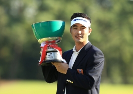 本人もびっくり!プレーオフを制し今季初勝利(撮影:岩本芳弘)