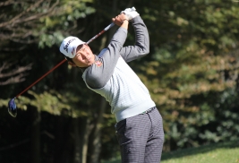 平本穏、1ボギーの安定したゴルフで首位スタート!(撮影:ALBA)