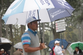 2位に4打差をつけている首位の谷原秀人(撮影:ALBA)