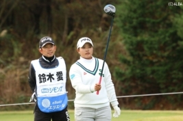 鈴木愛、ツアー2勝目へ向け好発進を決めた(撮影:ALBA)