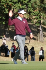 石川遼、2つ伸ばし首位に浮上!(撮影:ALBA)