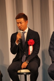 報知プロスポーツ大賞を受賞した小平(撮影:ALBA)