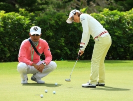 極短パターをテストする大江香織(撮影:福田文平)
