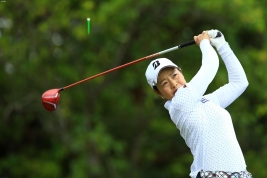 悪天候の中でアンダーパーでラウンド、開幕優勝に王手(撮影:福田文平)