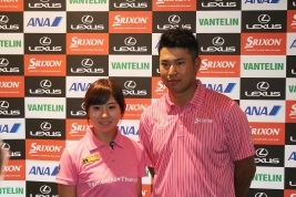 サイン会に参加した松山英樹と香妻琴乃(撮影:ALBA)