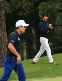 ラウンド解説の石川遼もキム・キョンテのプレーに刺激を受けた様子(撮影:ALBA)