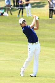キョンテが今季2勝目へむけて首位浮上(撮影:ALBA)