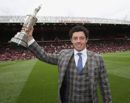 2014年に全英オープン優勝後、マンチェスターUの試合会場を訪れたマキロイ(撮影:GettyImages)