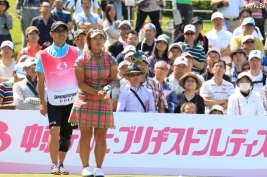 2勝目へ向けて首位タイで最終日を迎える鈴木愛(撮影:ALBA)