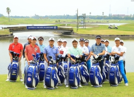 ホストプロ15名のなかで最上位発進となった上田(右から4番目)(撮影:福田文平)