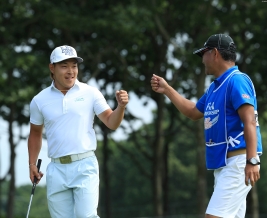 8位タイに浮上した藤本、奥さんだけでなくキャディとの“愛の力”も?!(撮影:米山聡明)