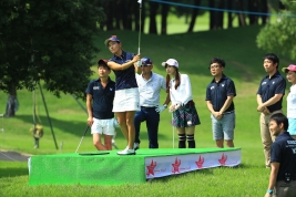 念入りに調整する藤田、ツアー2勝目に向けて視界良好だ(撮影:福田文平)