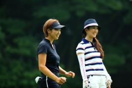 リラックスした様子の葭葉、“大人”のゴルフで優勝を目指す(撮影:福田文平)