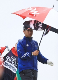 2日目は横殴りの雨でのプレーに…松山は全米オープンに続き、メジャー2戦連続での予選落ちとなった(撮影:岩本芳弘)