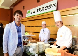 大会関係者との交流パーティに出席した額賀 “ダブルホスト”の重責を跳ね返せるか(撮影:上山敬太)